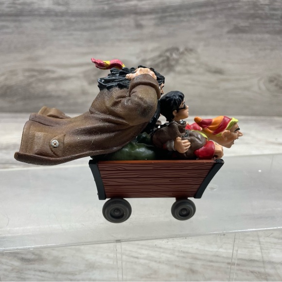 Harry Potter Gringotts Vault Cart Hagrid Goblin Die-Cast 2000 Mattel + Broom - Picture 4 of 14
